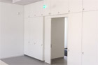 Objekteinrichtung Raumteiler in Schrankbauweise mit Türen